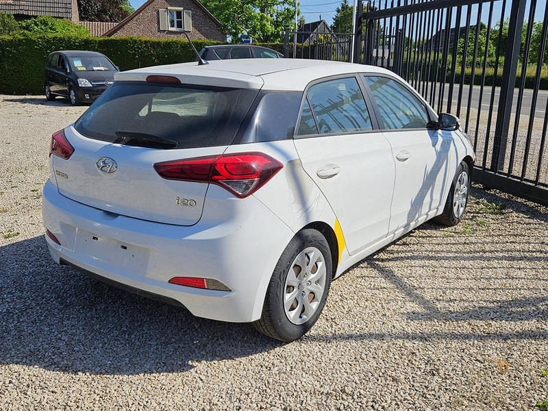 Hyundai i20 1.2 - Sedan: picture 3 Hyundai i20 1.2 - Sedan: picture 3