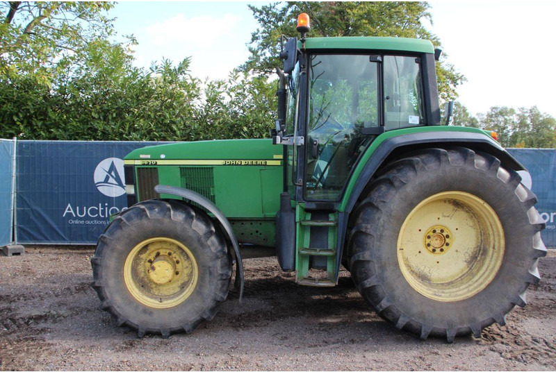 John Deere 6610 - Farm tractor: picture 2 John Deere 6610 - Farm tractor: picture 2