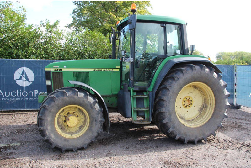 John Deere 6610 - Farm tractor: picture 1 John Deere 6610 - Farm tractor: picture 1
