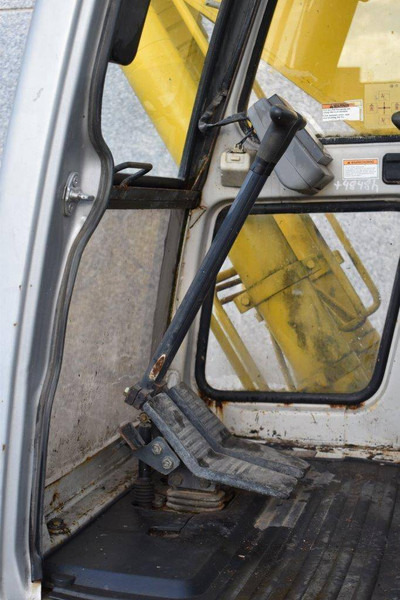 Crawler excavator Kobelco SK160LC: picture 15