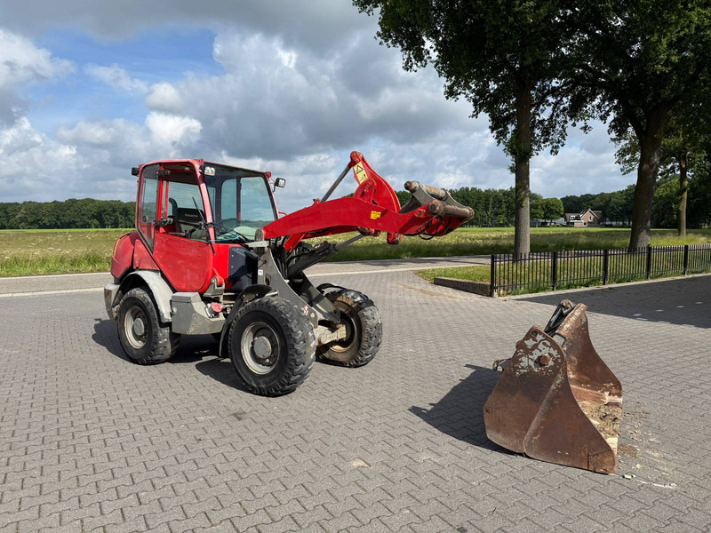 Komatsu WA70-5 - Wheel loader: picture 4 Komatsu WA70-5 - Wheel loader: picture 4