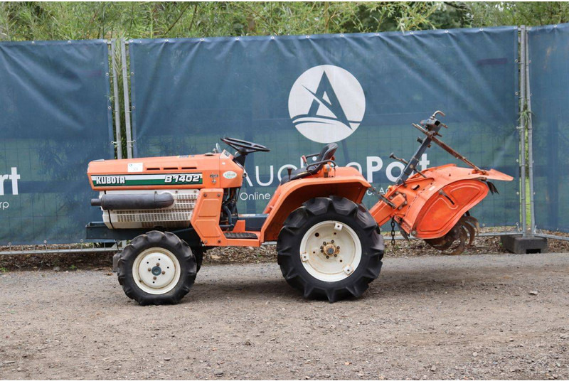 Kubota B1402 - Farm tractor: picture 2 Kubota B1402 - Farm tractor: picture 2