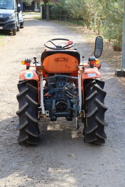 Kubota B1402-M - Farm tractor: picture 5 Kubota B1402-M - Farm tractor: picture 5