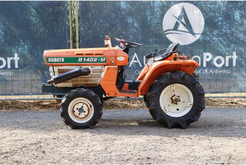 Kubota B1402-M - Farm tractor: picture 2 Kubota B1402-M - Farm tractor: picture 2
