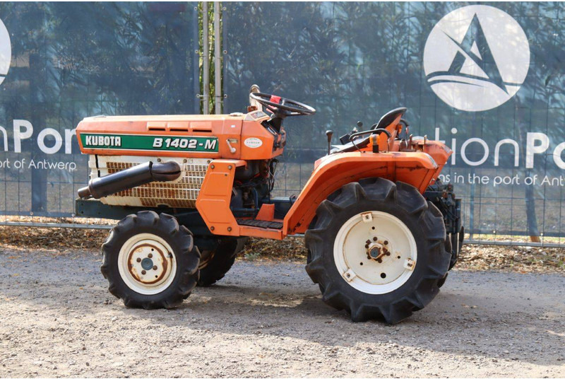 Kubota B1402-M - Farm tractor: picture 3 Kubota B1402-M - Farm tractor: picture 3