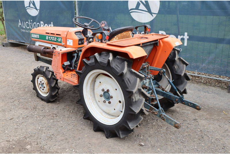 Kubota B1702-M - Farm tractor: picture 3 Kubota B1702-M - Farm tractor: picture 3