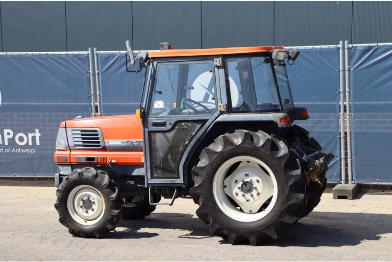 Kubota GL320 - Farm tractor: picture 3 Kubota GL320 - Farm tractor: picture 3