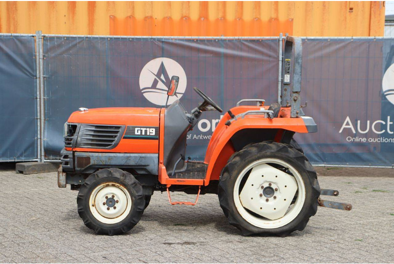 Kubota GT19 - Farm tractor: picture 2 Kubota GT19 - Farm tractor: picture 2