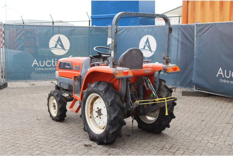 Kubota KL23 - Farm tractor: picture 4 Kubota KL23 - Farm tractor: picture 4