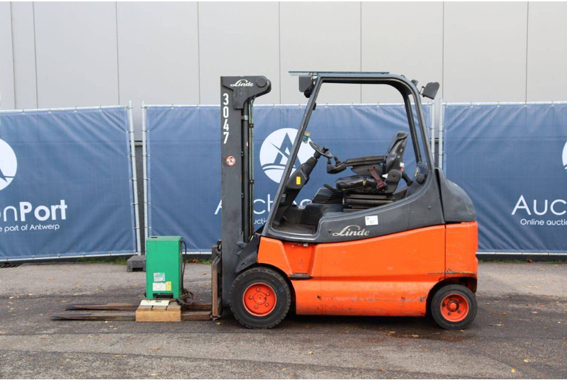 Linde E30/03/600 - Electric forklift: picture 2 Linde E30/03/600 - Electric forklift: picture 2