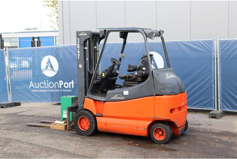 Linde E30/03/600 - Electric forklift: picture 3 Linde E30/03/600 - Electric forklift: picture 3