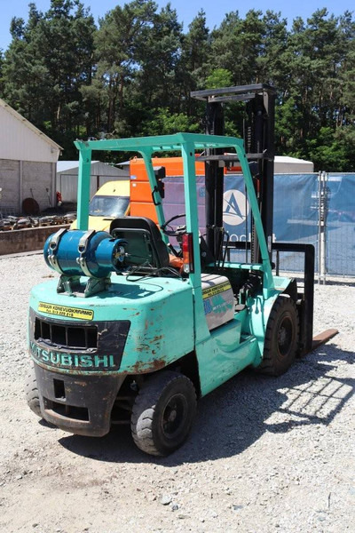 LPG forklift Mitsubishi FG 30 T: picture 6