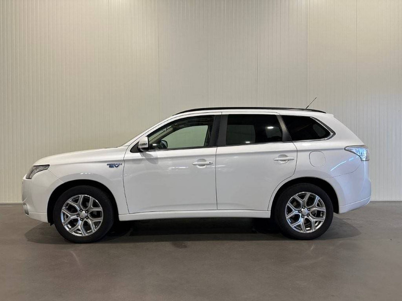 Mitsubishi Outlander PHEV SUV - SUV: picture 2 Mitsubishi Outlander PHEV SUV - SUV: picture 2