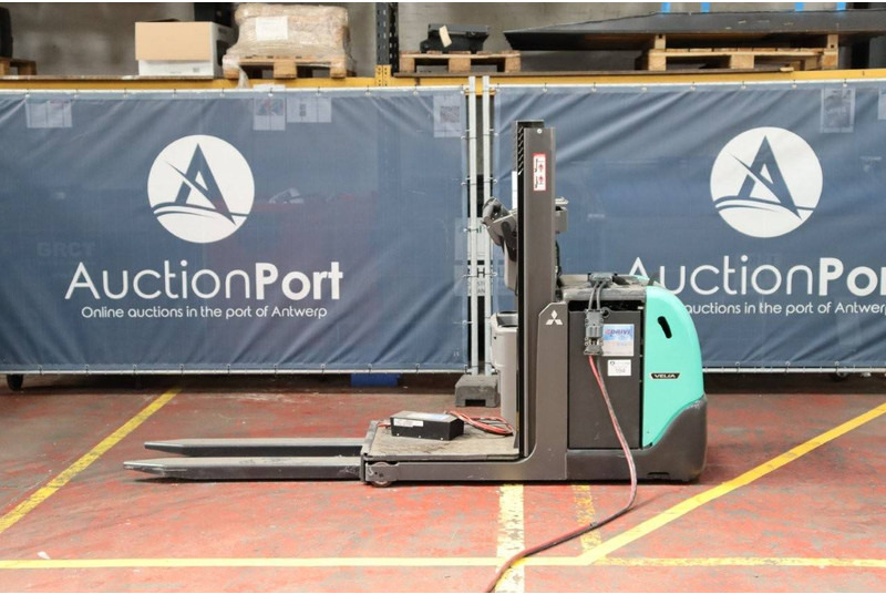 Mitsubishi Velia - Order picker: picture 2 Mitsubishi Velia - Order picker: picture 2