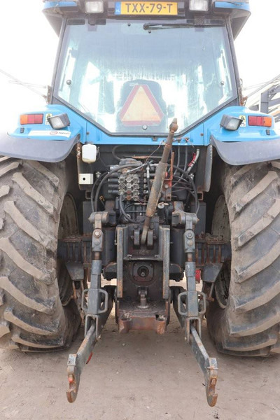 New Holland 8670 - Farm tractor: picture 4 New Holland 8670 - Farm tractor: picture 4
