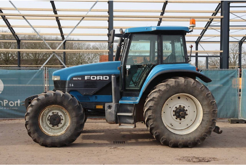 New Holland 8670 - Farm tractor: picture 2 New Holland 8670 - Farm tractor: picture 2