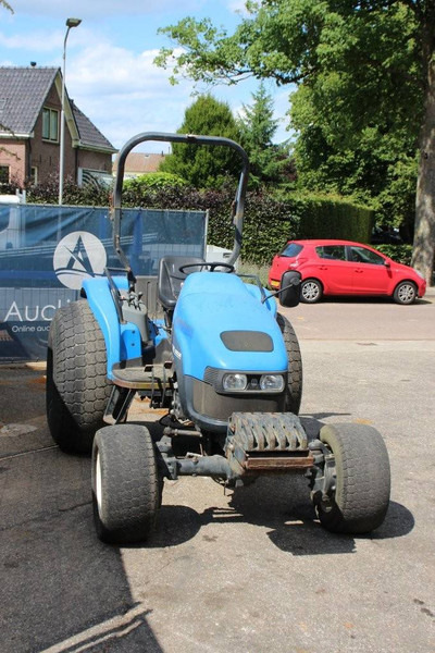 New Holland TC40D - Farm tractor: picture 5 New Holland TC40D - Farm tractor: picture 5