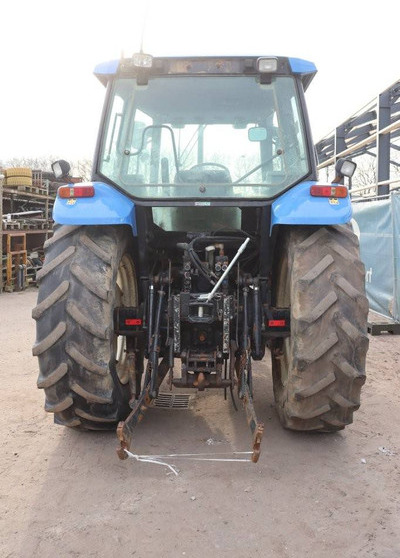 New Holland TS100 - Farm tractor: picture 4 New Holland TS100 - Farm tractor: picture 4