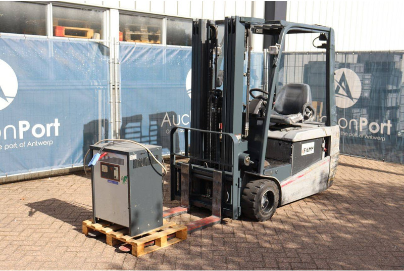Electric forklift Nissan G1N1L18Q: picture 9