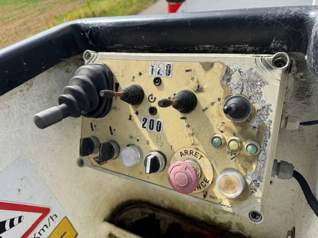 Renault Master 2.5DCI - Truck mounted aerial platform: picture 5 Renault Master 2.5DCI - Truck mounted aerial platform: picture 5