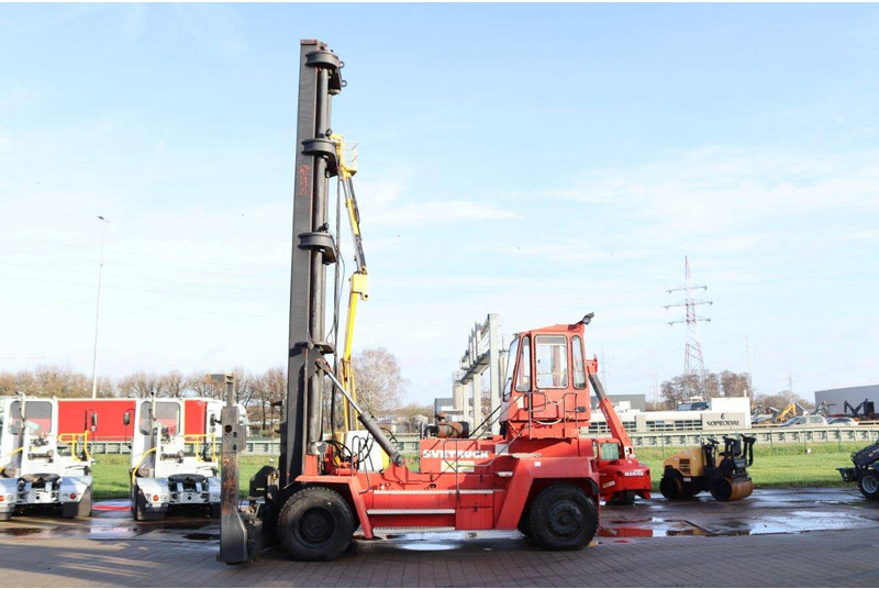 Svetruck 18ECS 42/6H - Reach stacker: picture 2 Svetruck 18ECS 42/6H - Reach stacker: picture 2