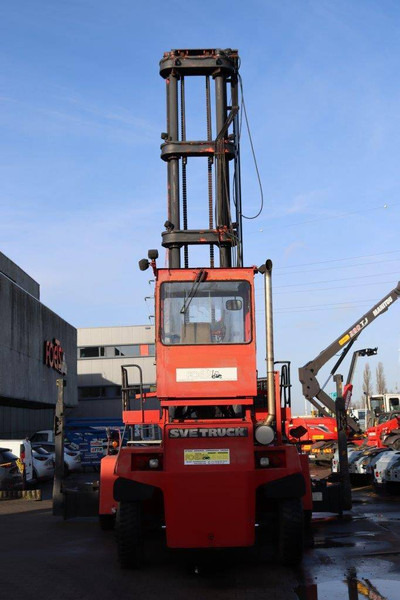 Svetruck 18ECS 42/6H - Reach stacker: picture 4 Svetruck 18ECS 42/6H - Reach stacker: picture 4