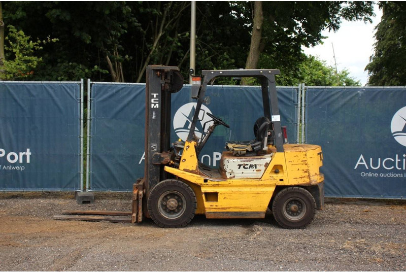 TCM FD25Z2ST - Diesel forklift: picture 2 TCM FD25Z2ST - Diesel forklift: picture 2