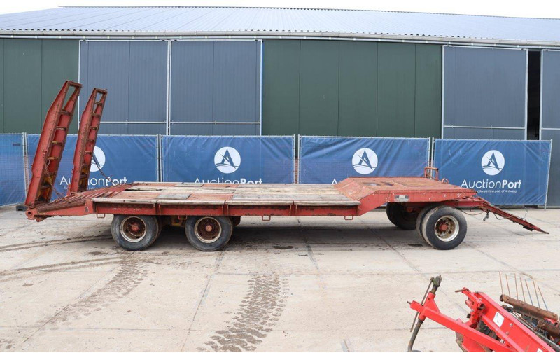 TI30780 - Low loader semi-trailer: picture 2 TI30780 - Low loader semi-trailer: picture 2