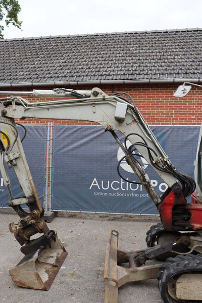 Crawler excavator Takeuchi TB230: picture 12