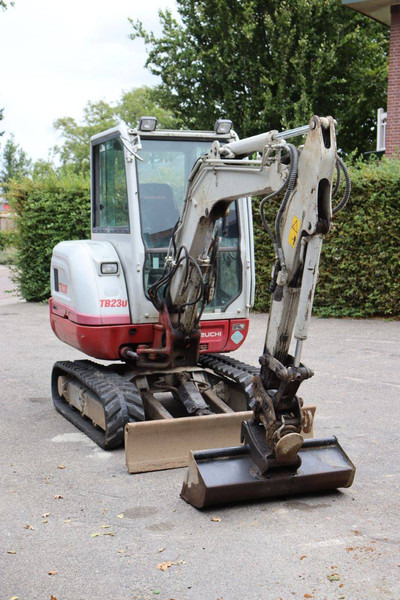 Crawler excavator Takeuchi TB230: picture 7