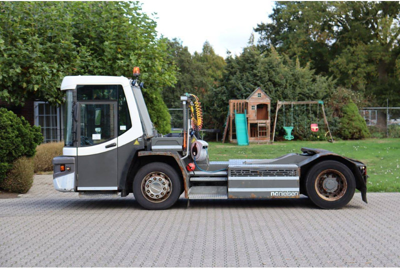 Terberg DT183 Mega - Terminal tractor: picture 2 Terberg DT183 Mega - Terminal tractor: picture 2