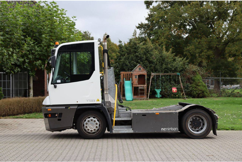 Terberg YT223 - Terminal tractor: picture 2 Terberg YT223 - Terminal tractor: picture 2