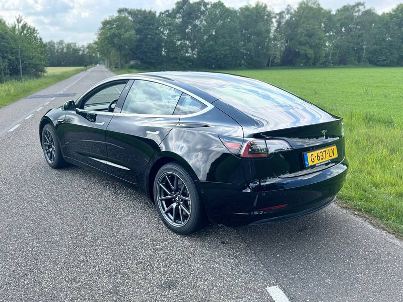 Tesla Model 3 - Sedan: picture 5 Tesla Model 3 - Sedan: picture 5