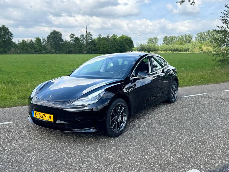 Tesla Model 3 - Sedan: picture 2 Tesla Model 3 - Sedan: picture 2