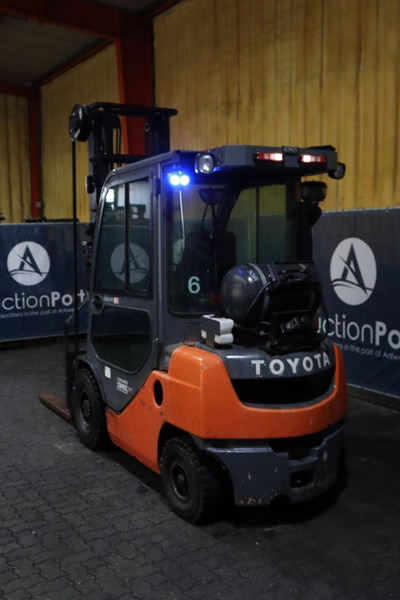 Toyota 02-8FGF25 - LPG forklift: picture 4 Toyota 02-8FGF25 - LPG forklift: picture 4