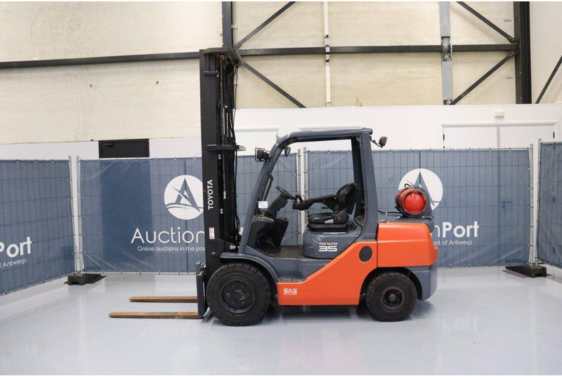 Toyota 02-8FGJF35 - LPG forklift: picture 2 Toyota 02-8FGJF35 - LPG forklift: picture 2
