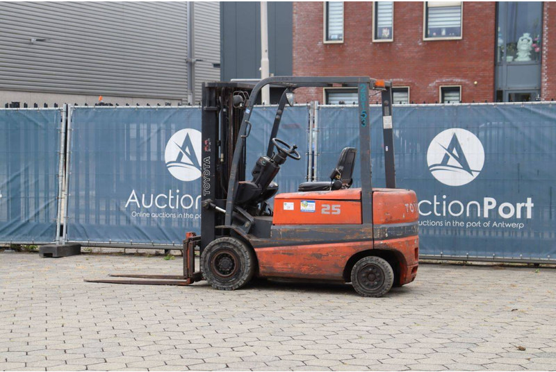 Toyota 25 - Electric forklift: picture 3 Toyota 25 - Electric forklift: picture 3