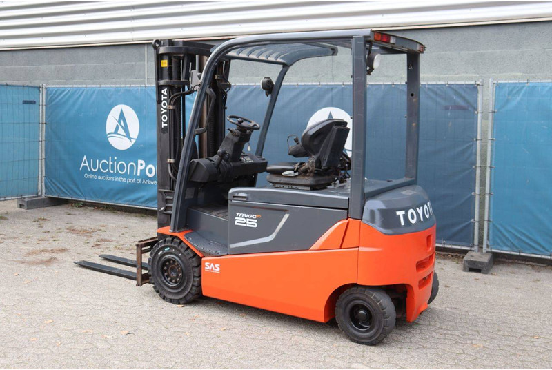 Toyota 8FBMT25 - Electric forklift: picture 3 Toyota 8FBMT25 - Electric forklift: picture 3