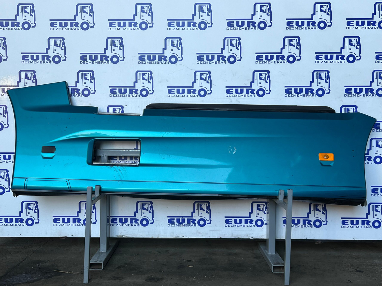 PARABICICLIST STANGA RENAULT T 82302001, 82302005, 82375109, 82375110, 21234571 - Body and exterior for Truck: picture 1 PARABICICLIST STANGA RENAULT T 82302001, 82302005, 82375109, 82375110, 21234571 - Body and exterior for Truck: picture 1