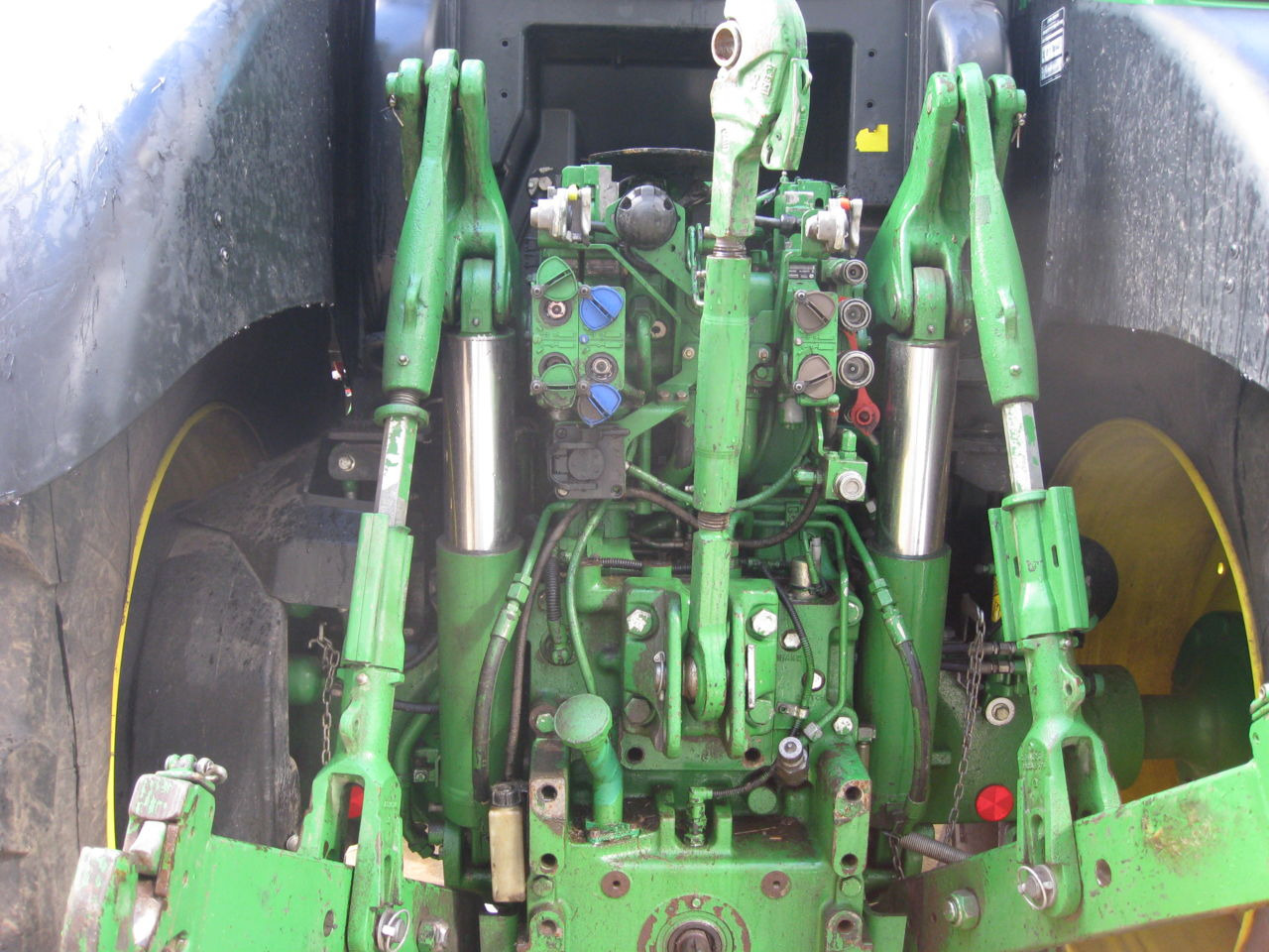 John Deere 6210R AUTOPOWER - Farm tractor: picture 2 John Deere 6210R AUTOPOWER - Farm tractor: picture 2