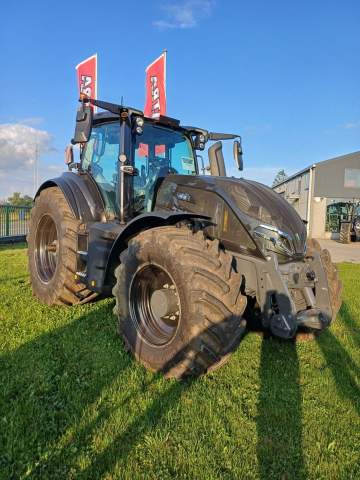 Valtra Q245 - Farm tractor: picture 1 Valtra Q245 - Farm tractor: picture 1