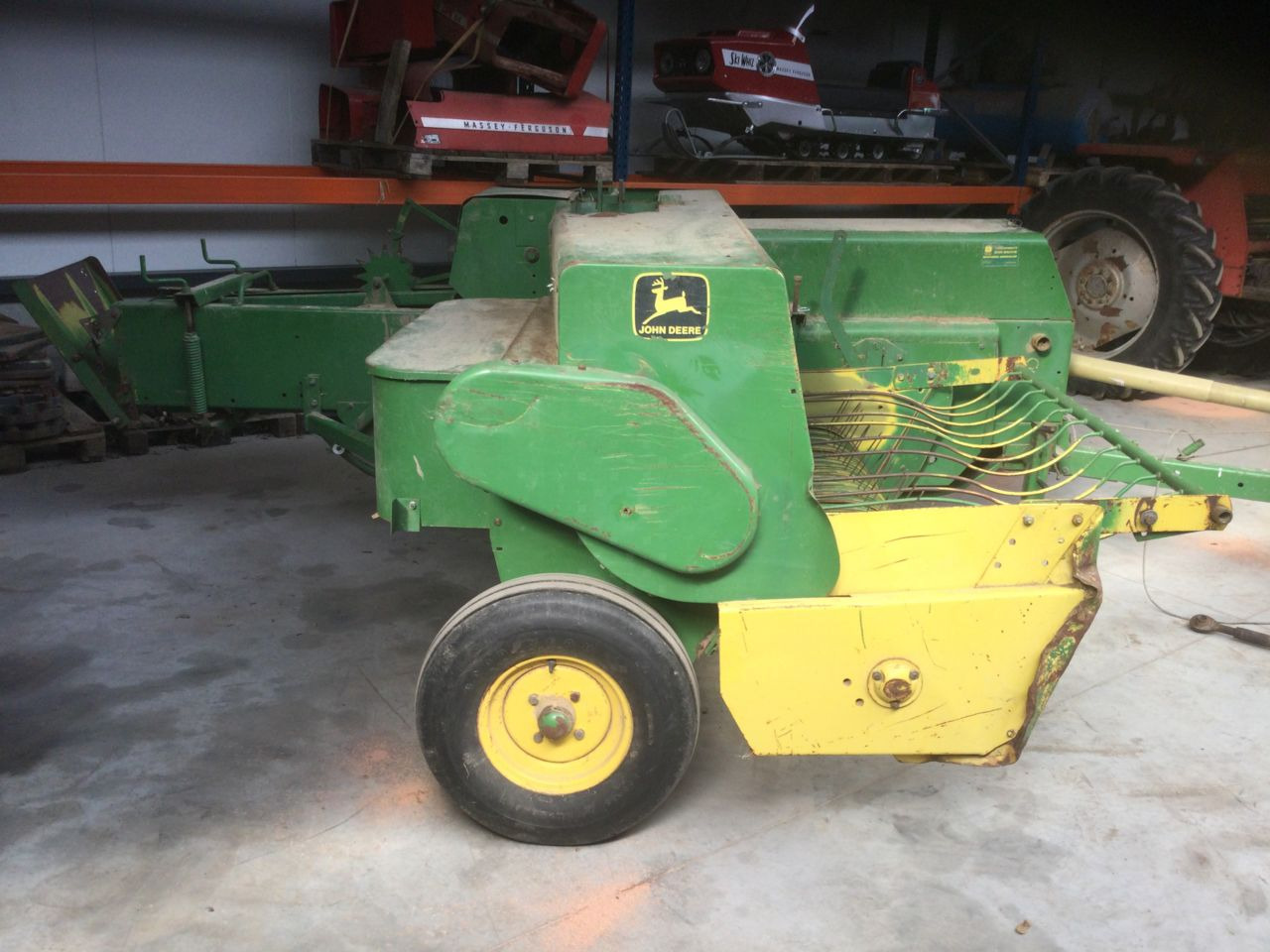 John Deere 336A - Square baler: picture 1 John Deere 336A - Square baler: picture 1