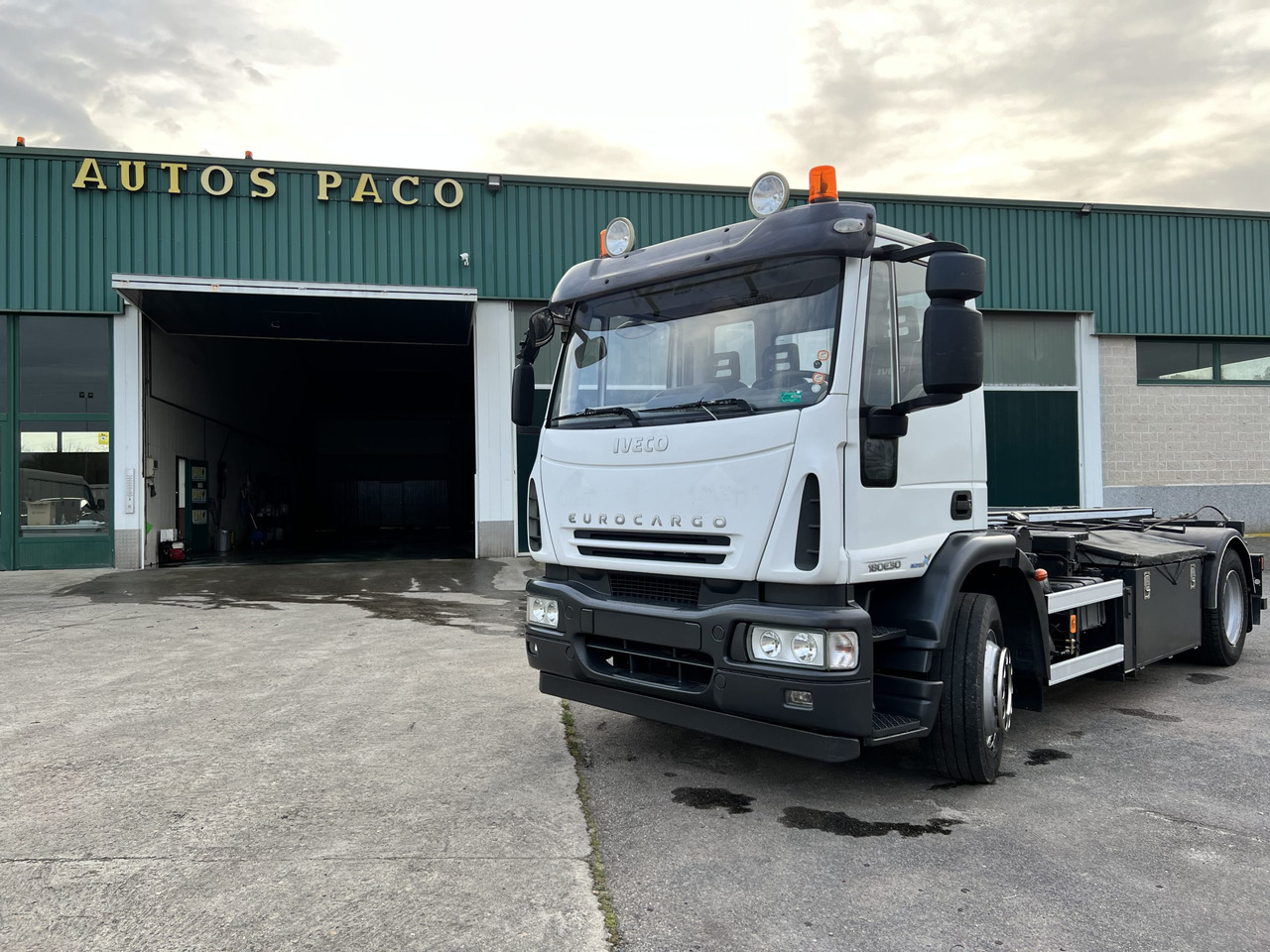 IVECO 300 EN CHASIS - Cab chassis truck: picture 3 IVECO 300 EN CHASIS - Cab chassis truck: picture 3