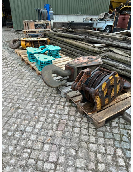 Hookblock various hookblocks for sale - Attachment for Mobile crane: picture 1 Hookblock various hookblocks for sale - Attachment for Mobile crane: picture 1