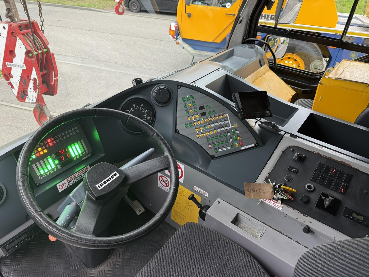 Mobile crane Liebherr LTM 1055-3.2 (08 - 084 745) | 6 x 6: picture 13