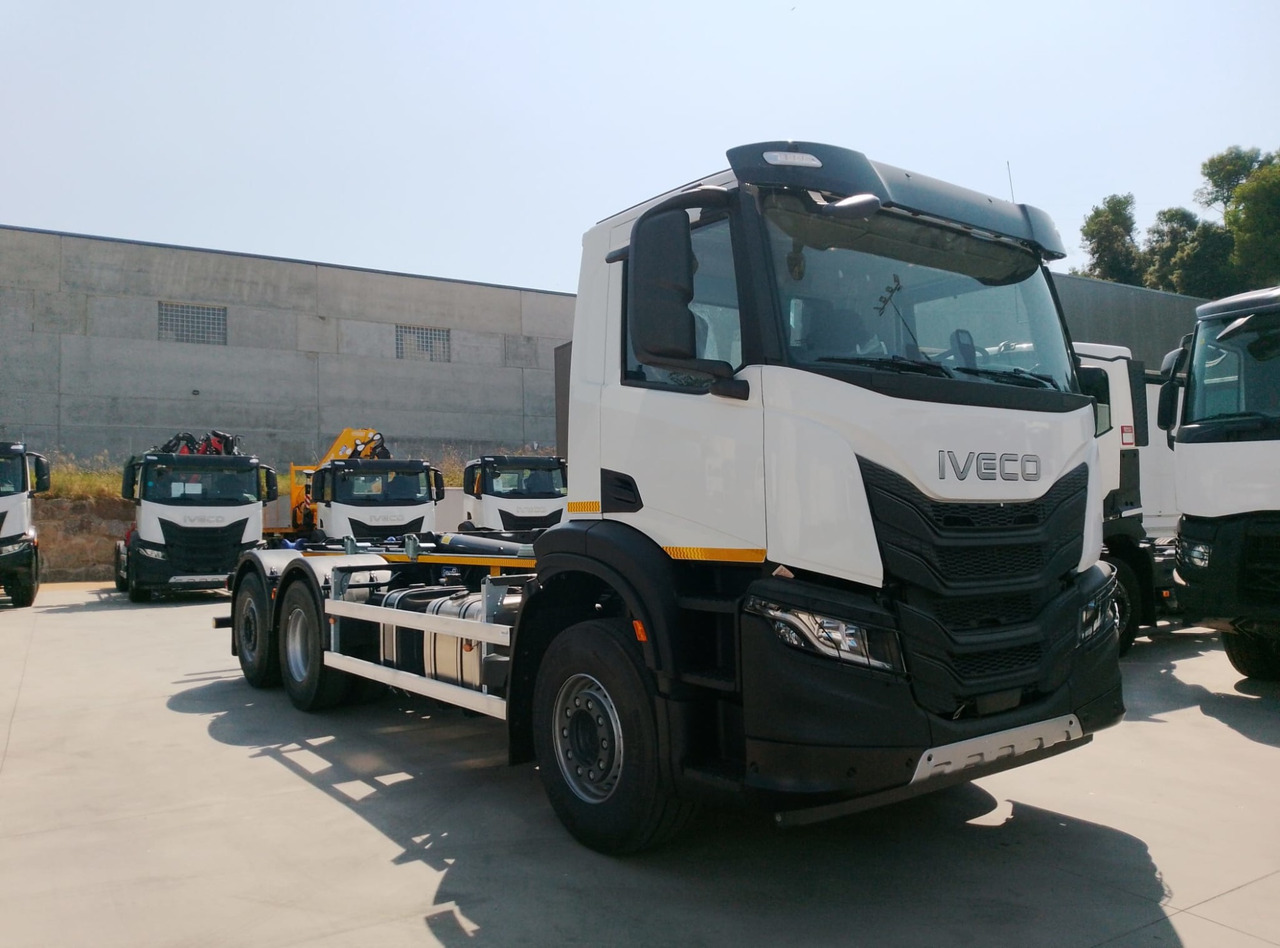 IVECO AD280X40 YPS ON X-WAY E6 (Hook Equipment) - Hook lift truck: picture 3 IVECO AD280X40 YPS ON X-WAY E6 (Hook Equipment) - Hook lift truck: picture 3