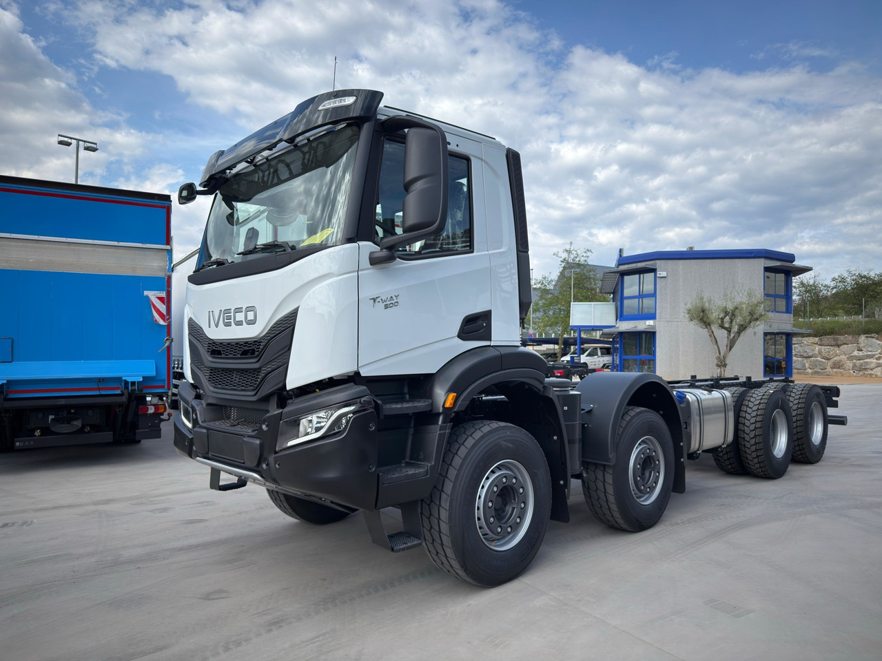 IVECO AD410T50 T-WAY 8x4 E6 (Chassis) - Cab chassis truck: picture 1 IVECO AD410T50 T-WAY 8x4 E6 (Chassis) - Cab chassis truck: picture 1