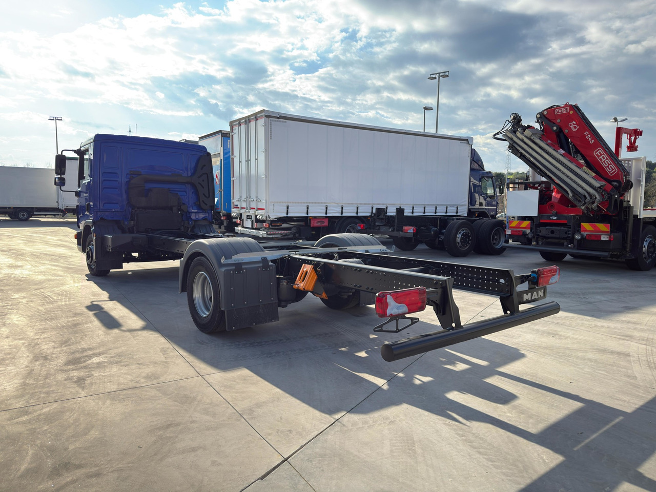 MAN 12.190 BL TGL E6 (Chassis) - Cab chassis truck: picture 3 MAN 12.190 BL TGL E6 (Chassis) - Cab chassis truck: picture 3