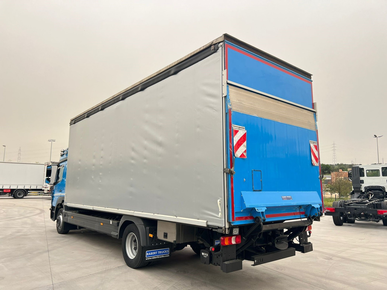 MERCEDES BENZ 13.30L Atego E6 (Tauliner) - Curtainsider truck: picture 4 MERCEDES BENZ 13.30L Atego E6 (Tauliner) - Curtainsider truck: picture 4