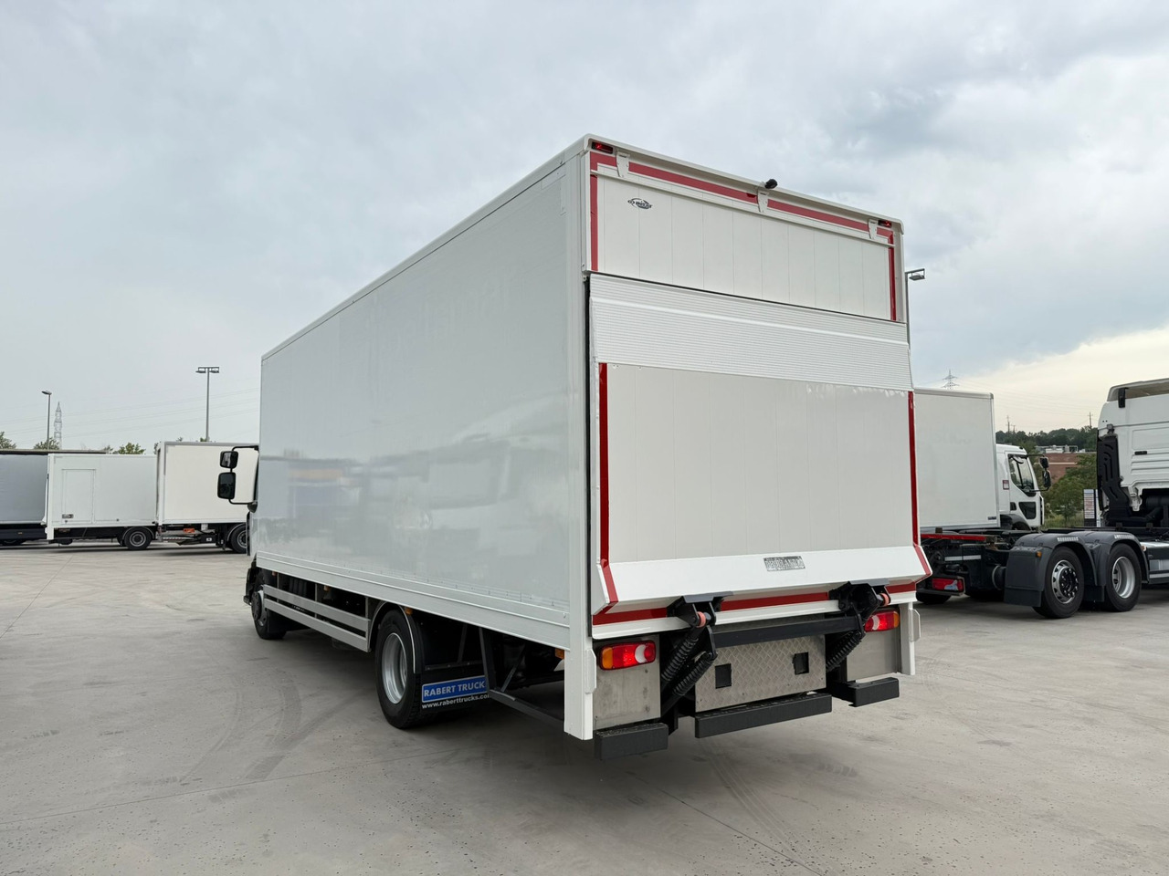 RENAULT D E6 (VAN) - Box truck: picture 4 RENAULT D E6 (VAN) - Box truck: picture 4